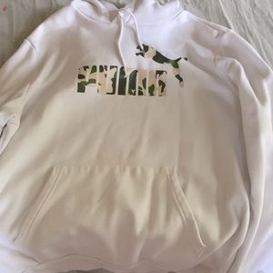 White comfortable sweatshirt good for when it’s cold been worn 2 times